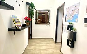 Airys B&B - Holiday House